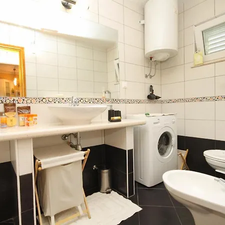 By The Sea - 9132 * Κόρτσουλα