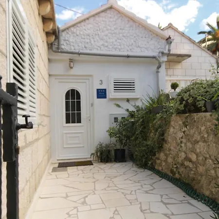 By The Sea - 9132 Korčula