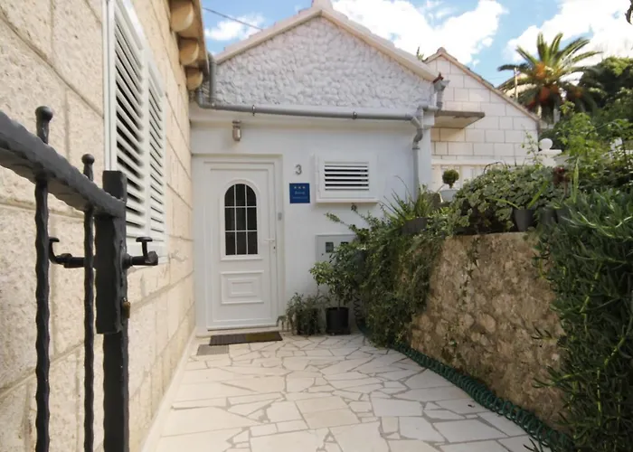 By The Sea - 9132 קורצולה